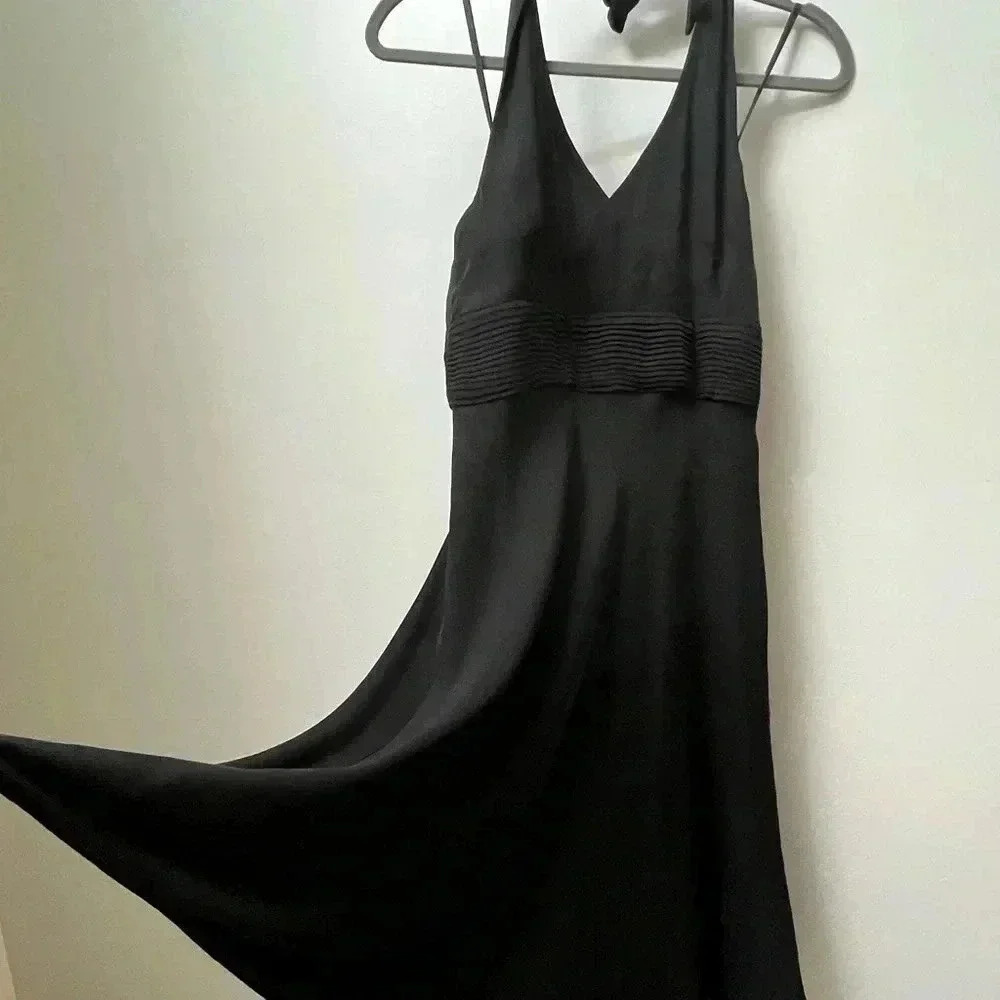 Ann Taylor lbd 8p black halter dress 100% silk flowy tie back 8
